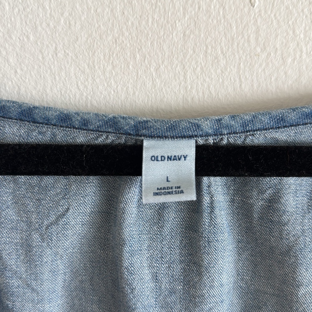 Old Navy Womens Chambray Blue Ruffle Sleeveless button down Blouse - Picture 3 of 10